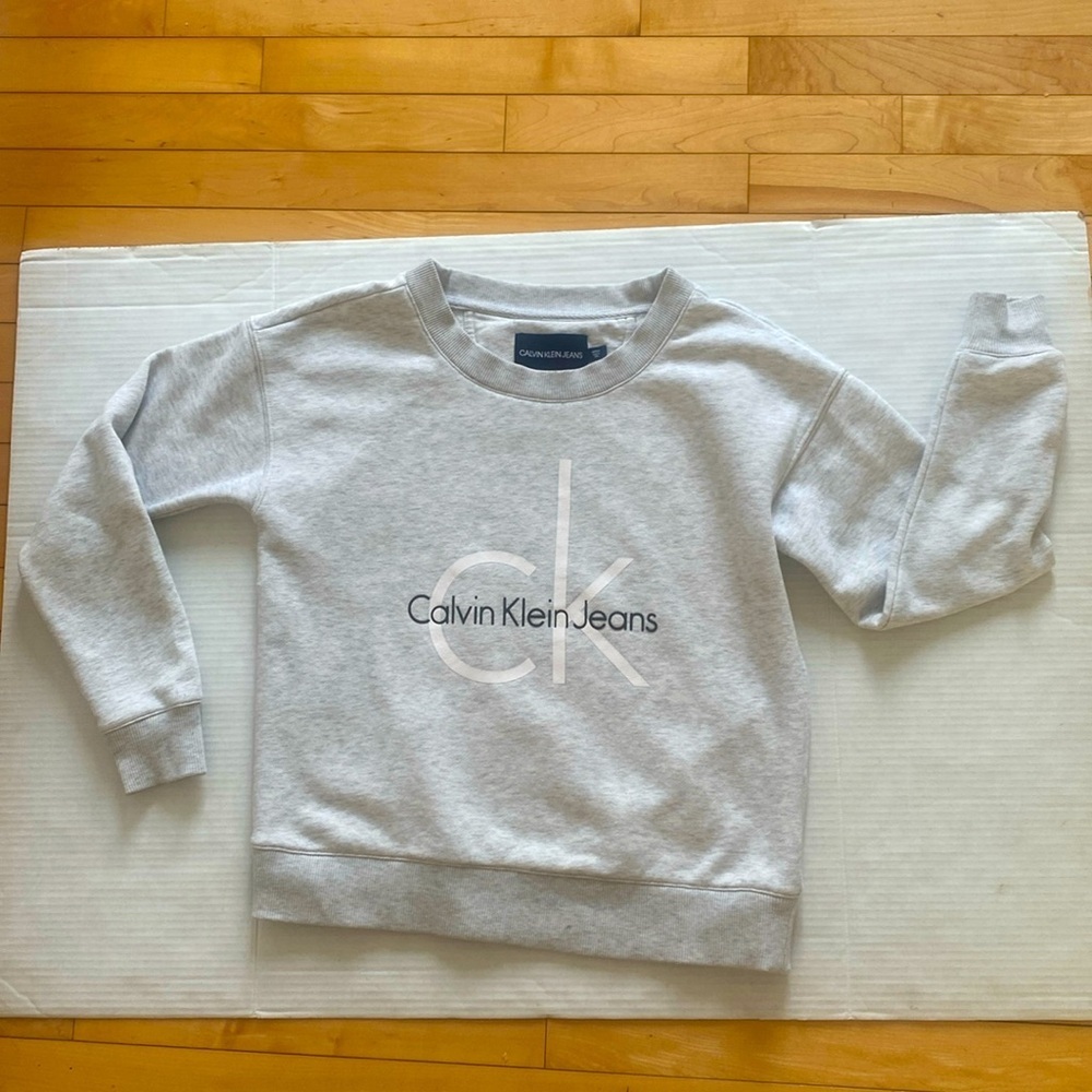 Calvin Klein Kids Grey long sleeved Sweatshirt Size small cud fit ladies X-Smal